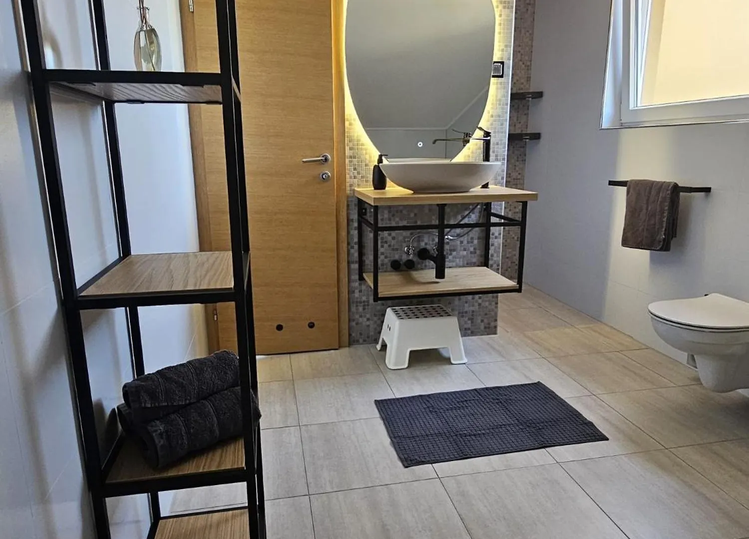 메덜린 Penthouse Sophia 아파트